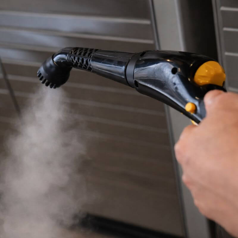 Lockable steam trigger on McCulloch MC1385 canister steam cleaner
